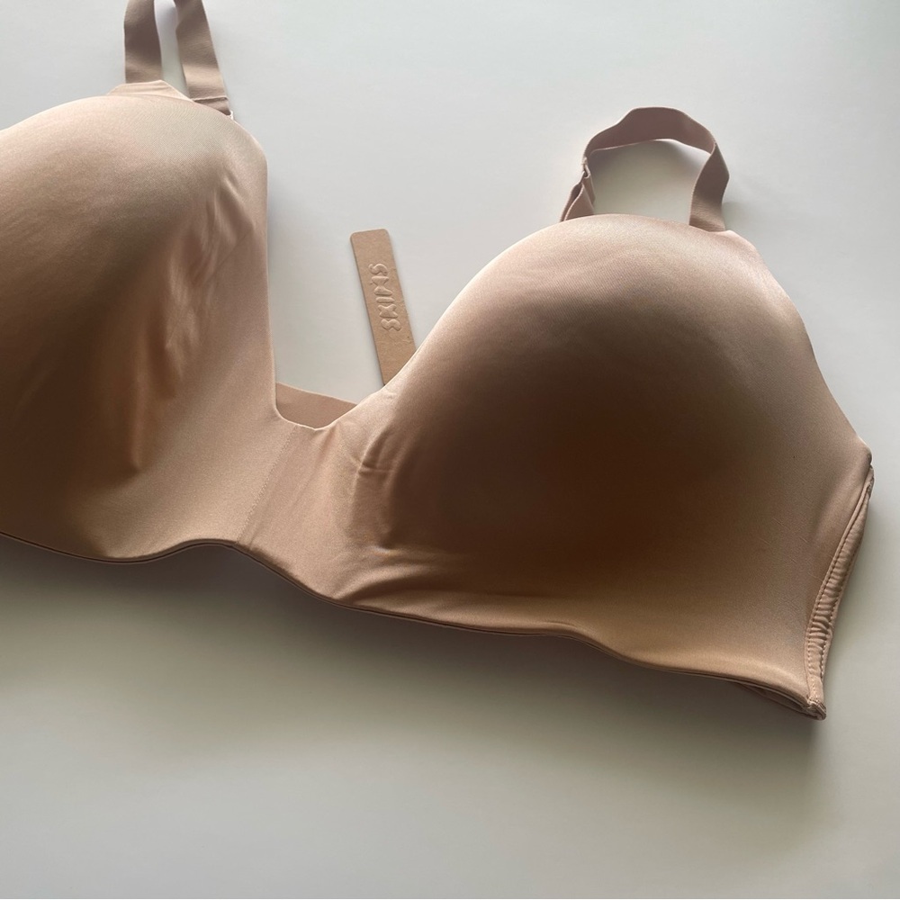 Skims Wireless Form Lightly Lined Bra Women’s 46DD Clay Beige Feminine Comfort - Picture 3 of 12